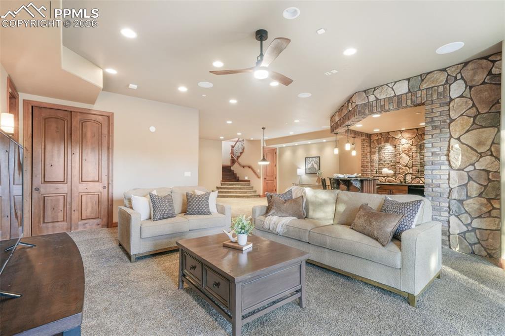 Image 34 of 50: Balcony