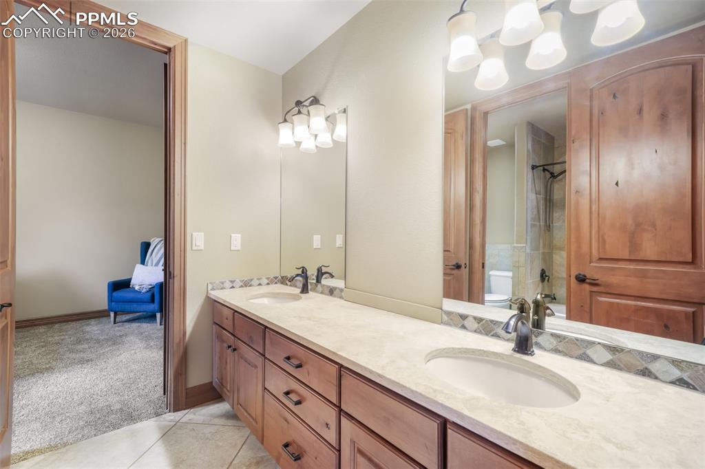 Image 37 of 50: Family Room