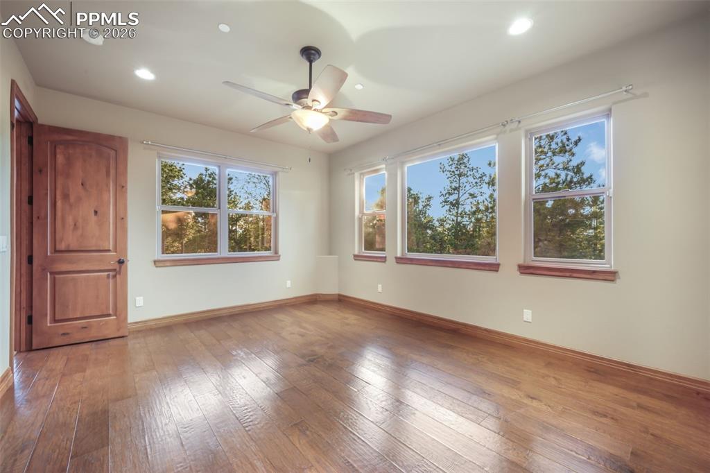 Image 41 of 50: Bathroom