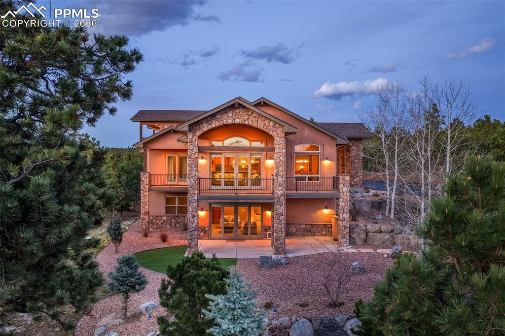 Image 43 of 50: Bedroom