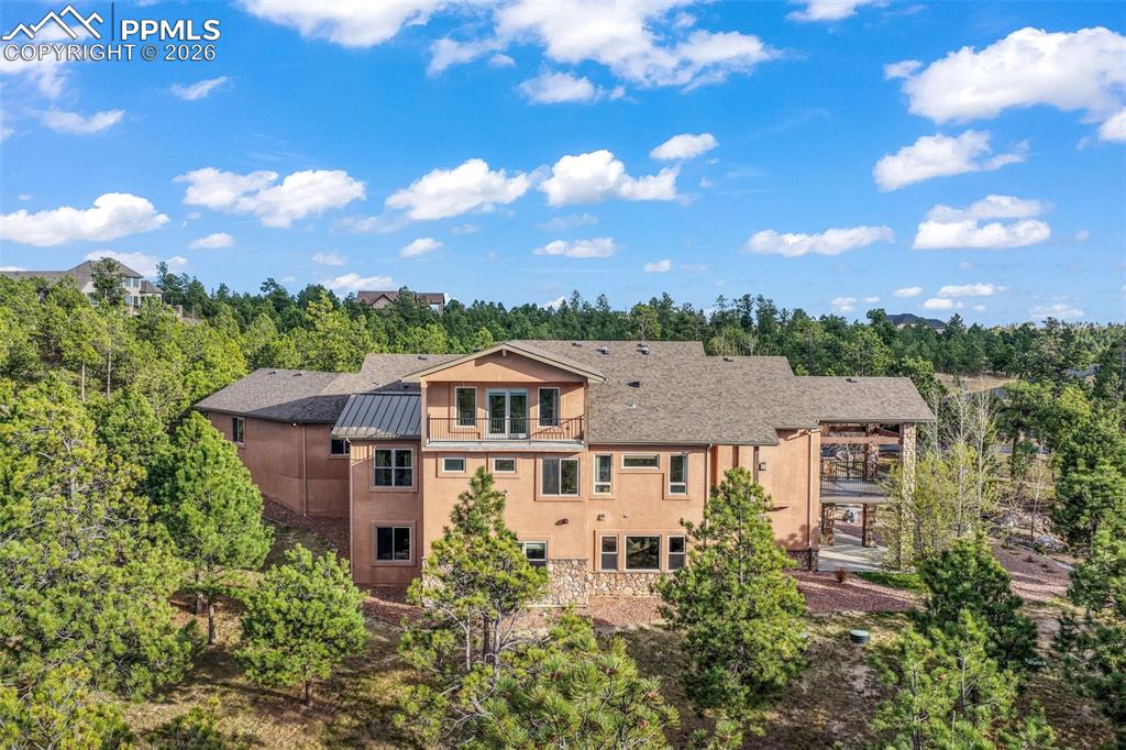 Image 45 of 50: Bedroom