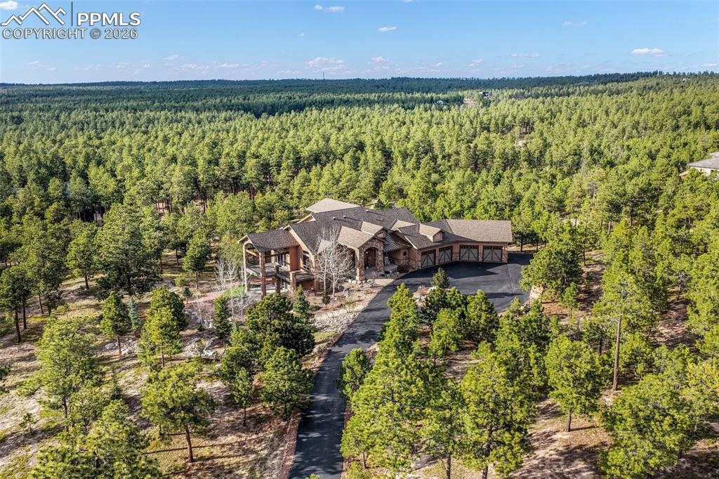 Image 46 of 50: Yard