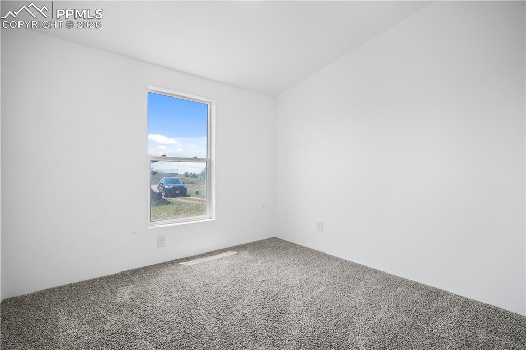 Image 16 of 28: Bedroom