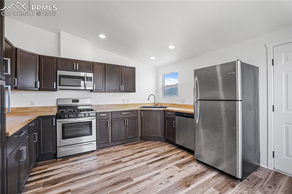 Image 6 of 28: Kitchen