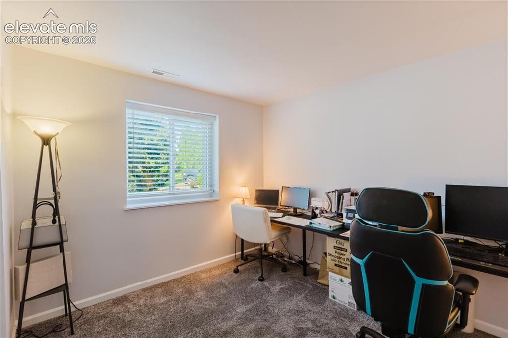 Image 14 of 19: Office
