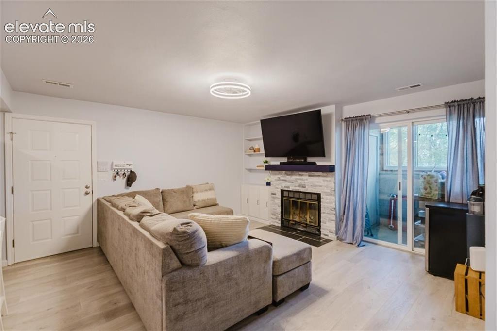 Image 6 of 19: Living Room
