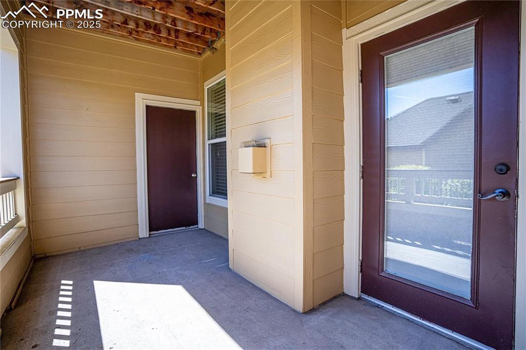 Image 13 of 15: Entry