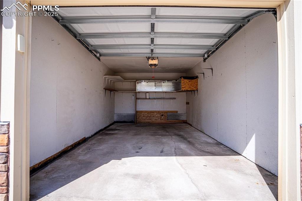 Image 15 of 15: Garage