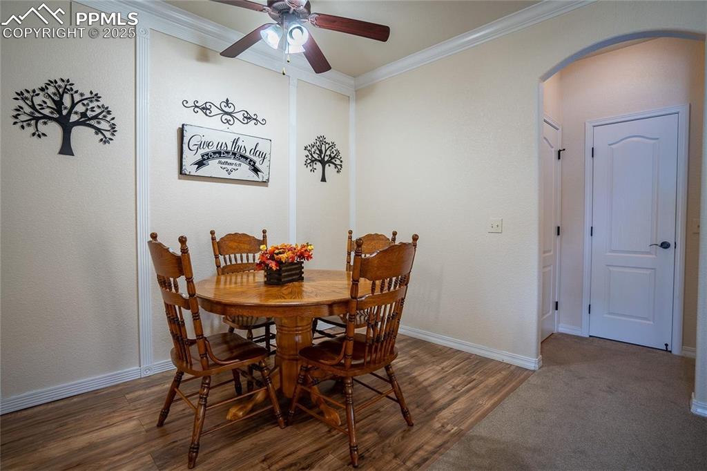 Image 9 of 15: Dining Area