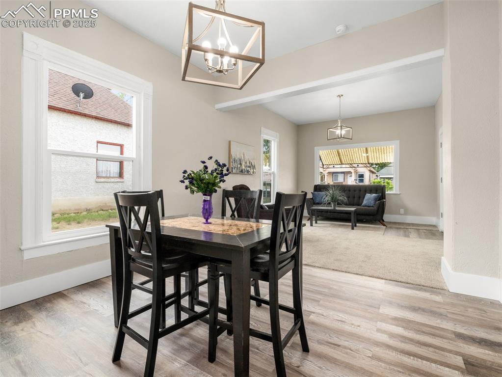 Image 11 of 17: Dining Area