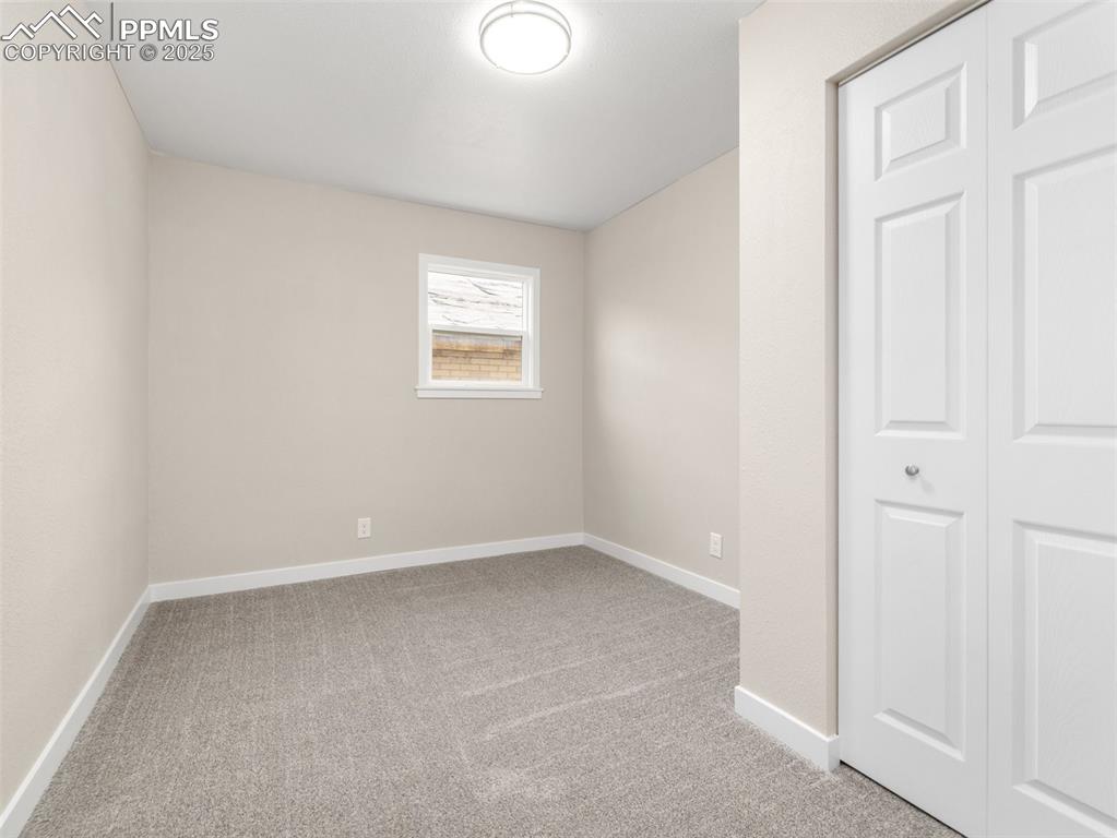Image 4 of 17: Bedroom
