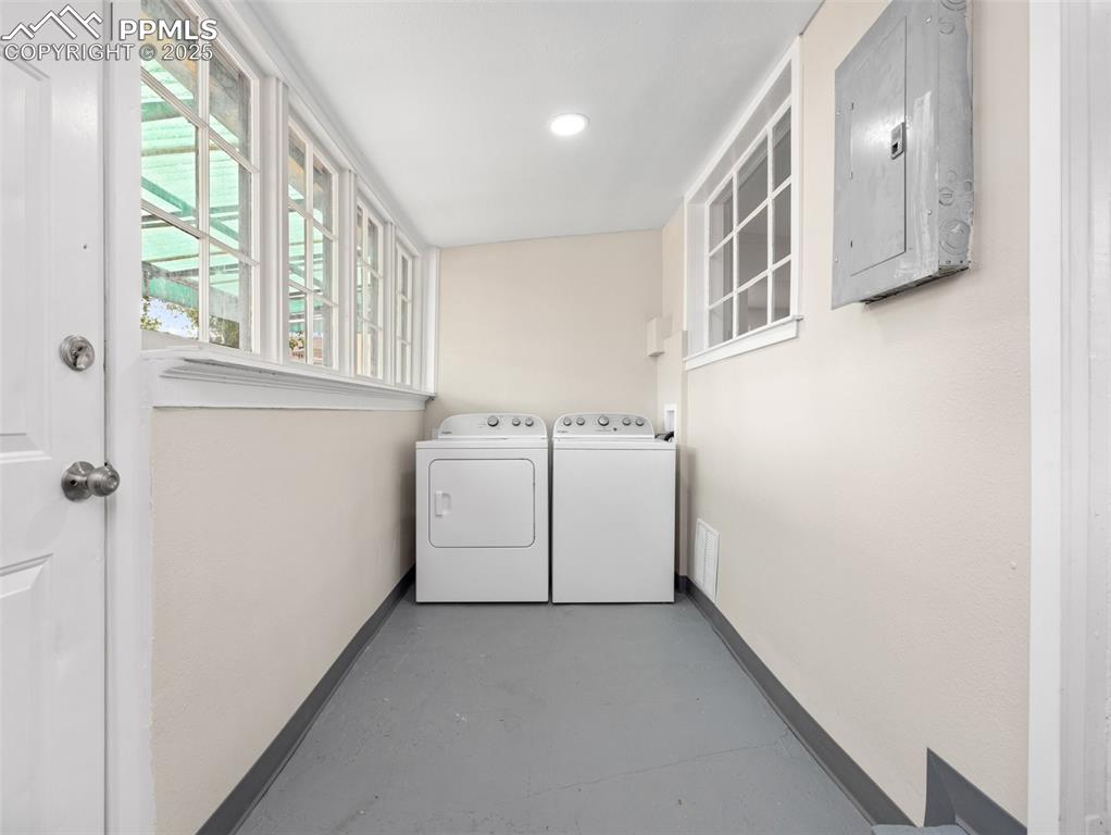 Image 5 of 17: Laundry