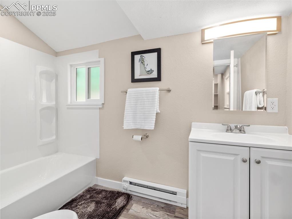Image 6 of 17: Bathroom