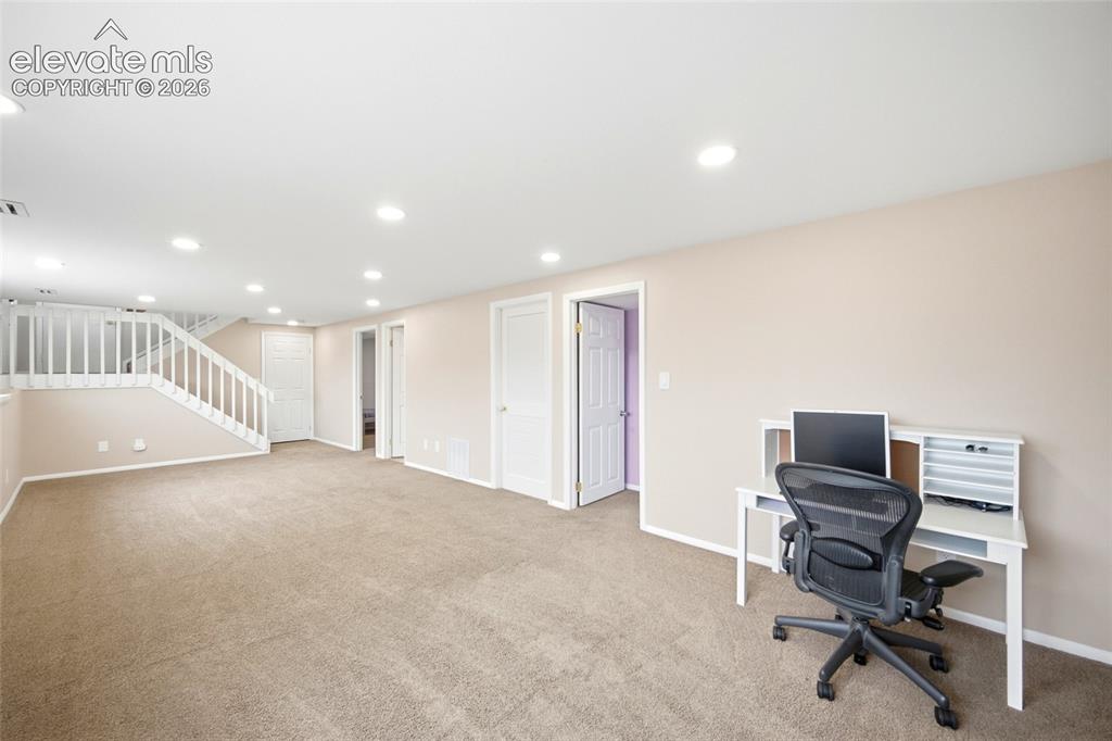 Image 19 of 34: Office