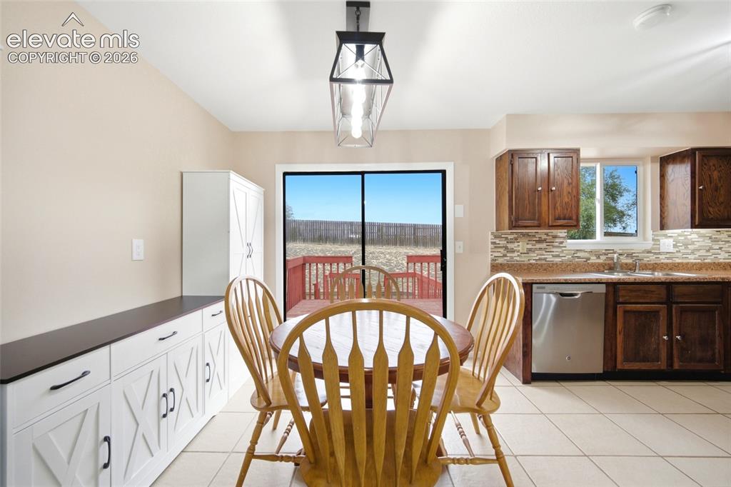 Image 7 of 34: Dining Area