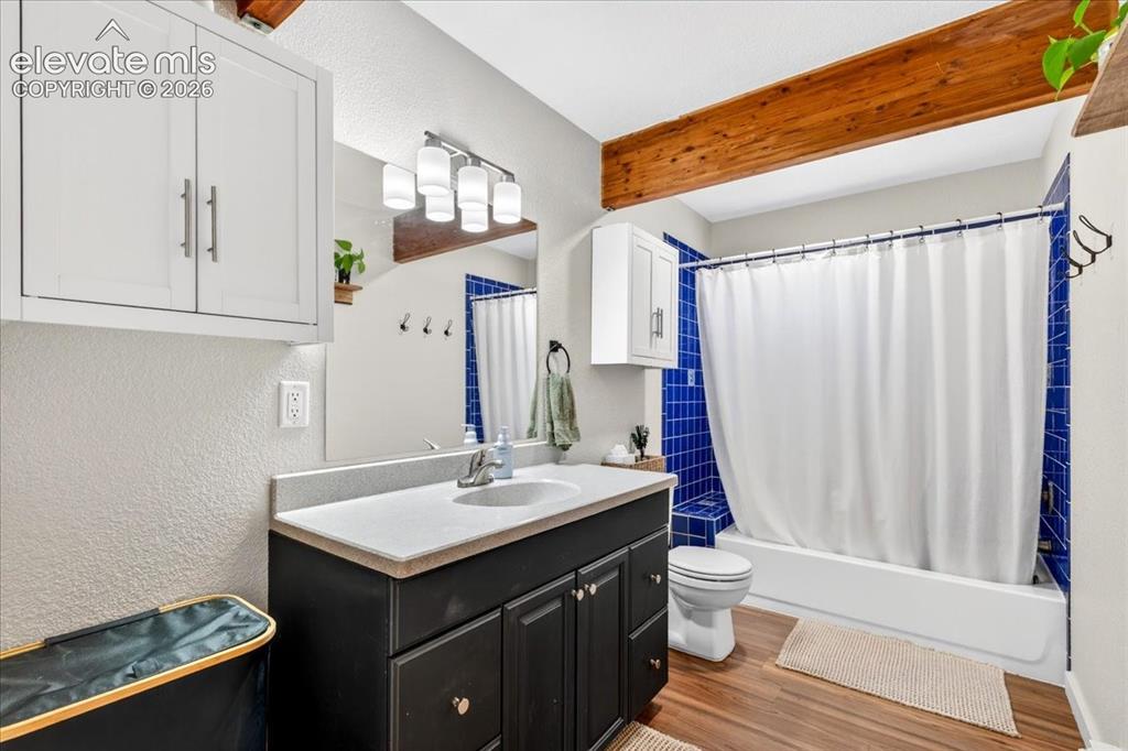 Image 14 of 37: Bathroom