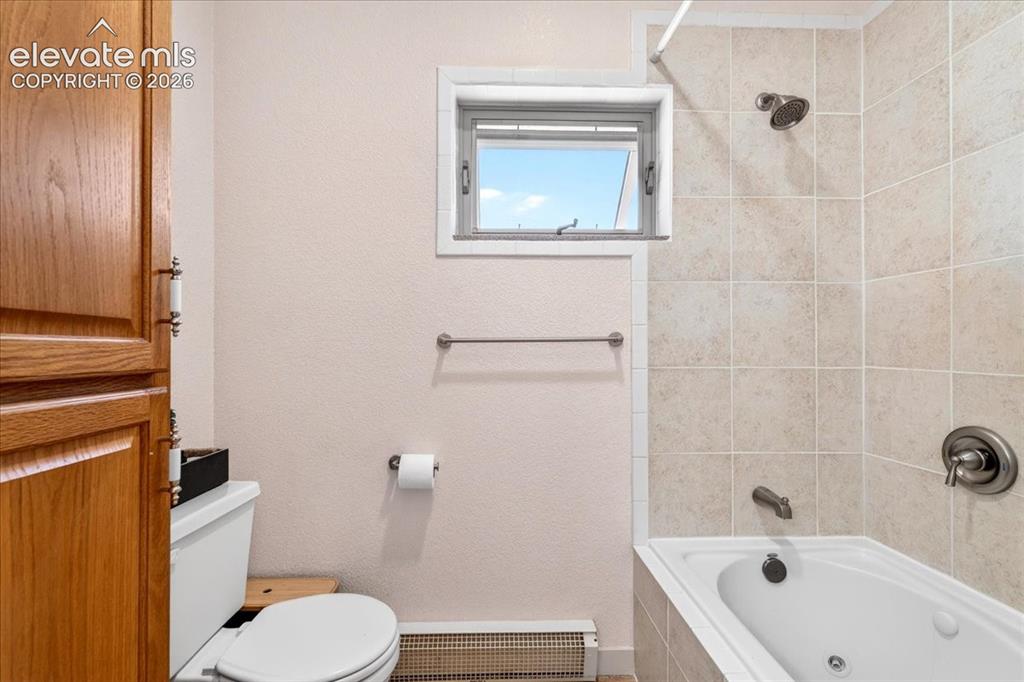 Image 19 of 37: Bathroom