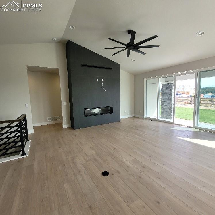 Image 4 of 22: Living Room