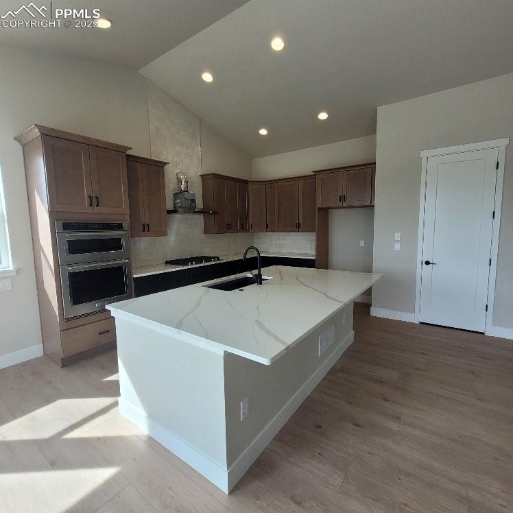 Image 7 of 22: Kitchen