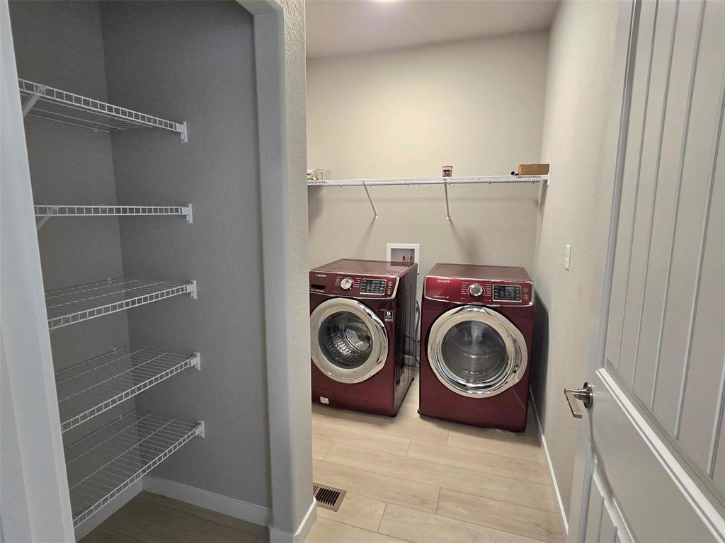 Image 6 of 18: Laundry