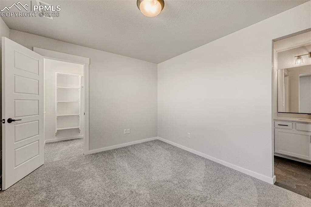 Image 16 of 28: Bedroom