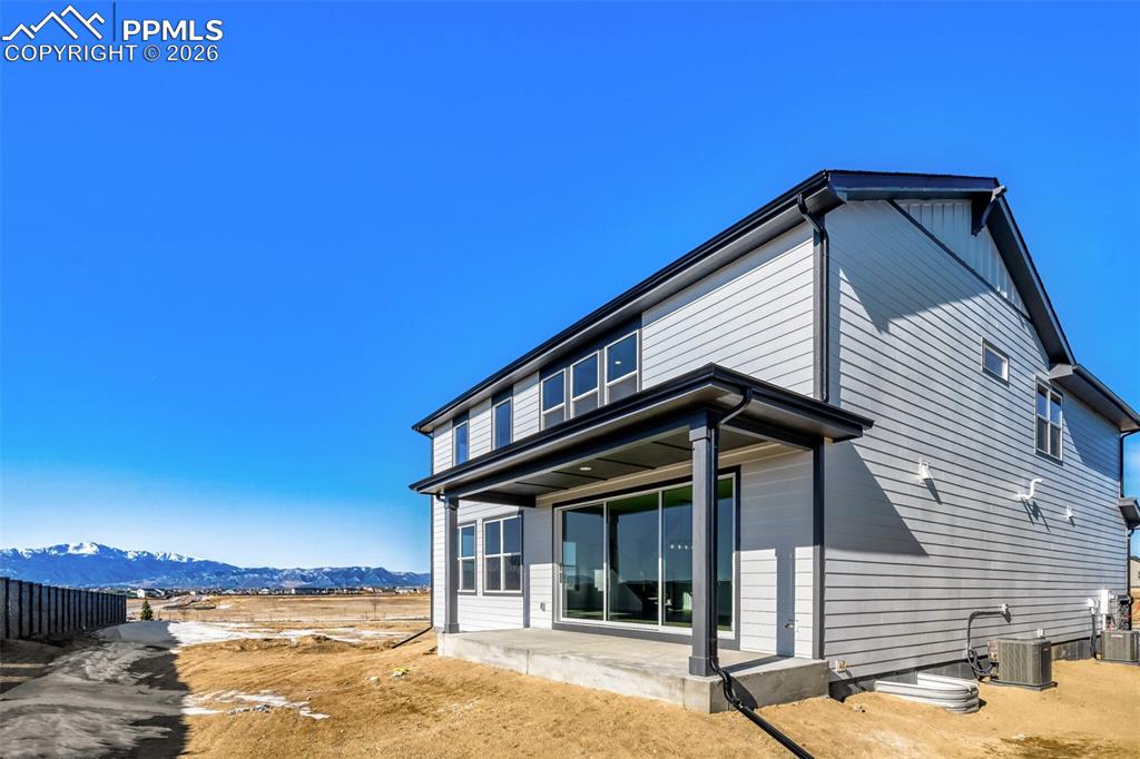 Image 26 of 28: Back of Structure