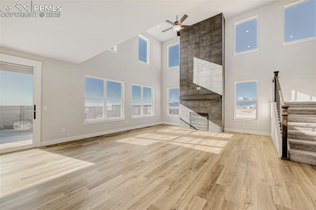 Image 9 of 28: Living Room