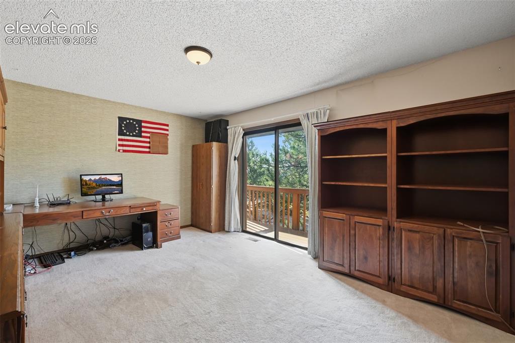 Image 11 of 32: Office