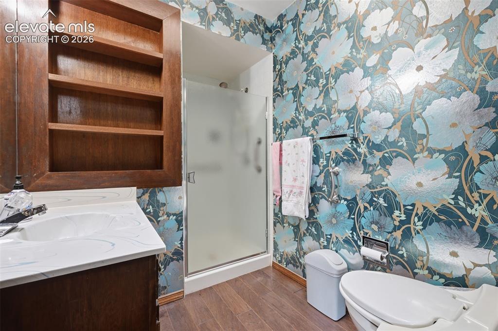 Image 13 of 32: Bathroom
