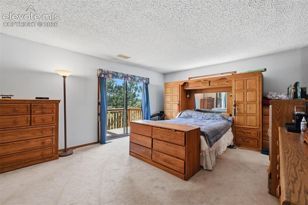 Image 14 of 32: Bedroom