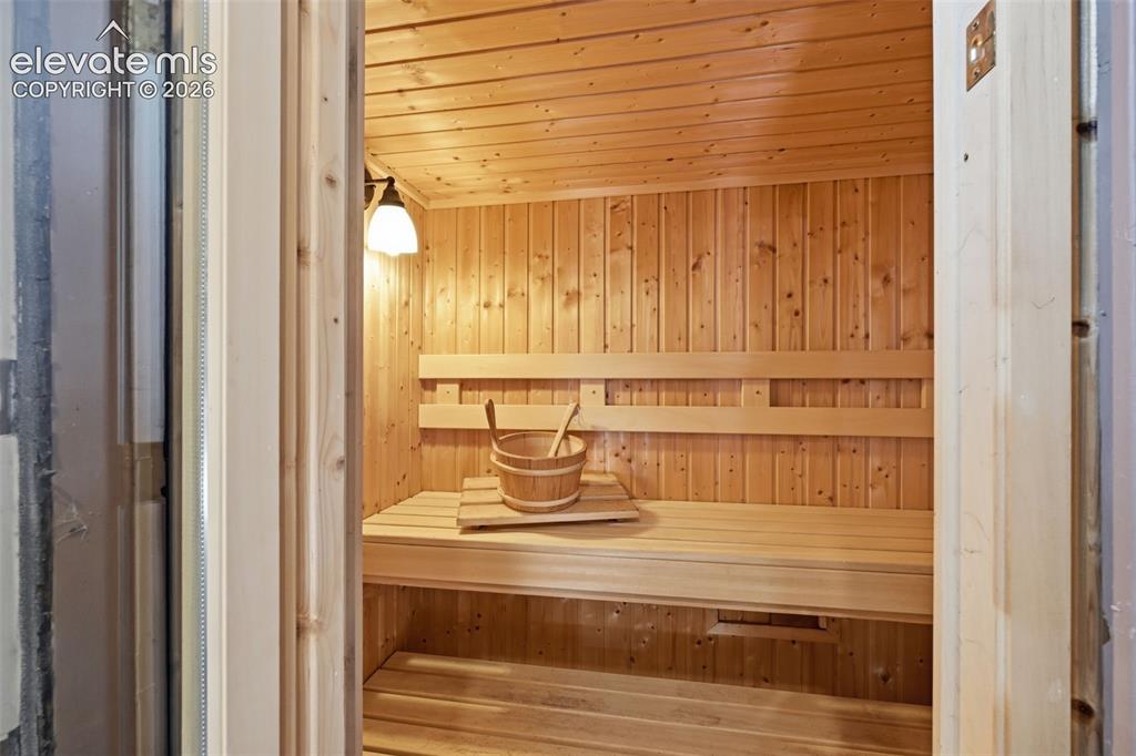 Image 23 of 32: Sauna