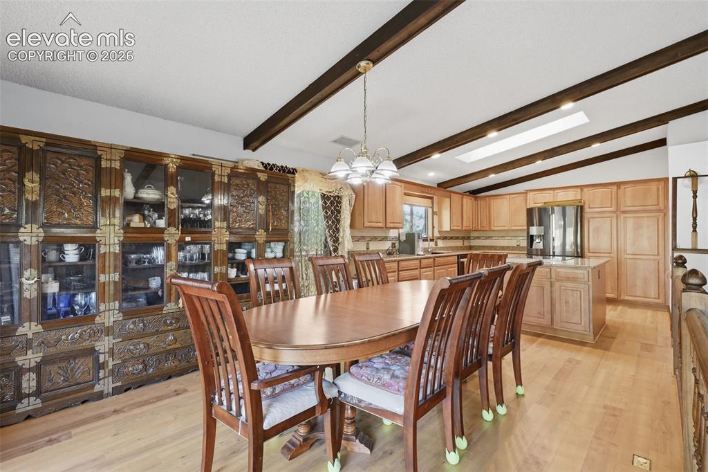 Image 7 of 32: Dining Area
