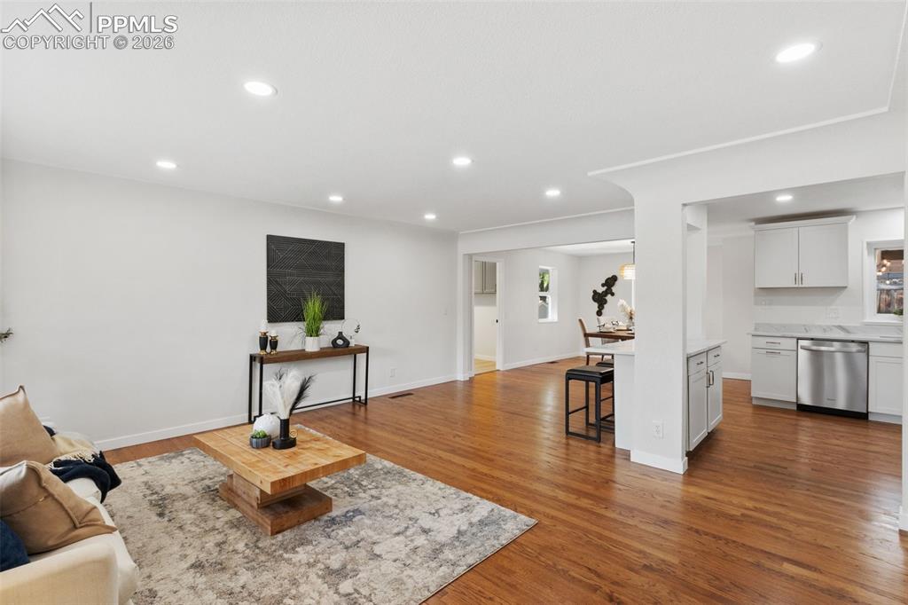 Image 11 of 46: Great Room