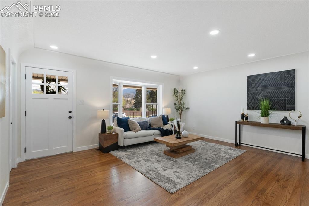 Image 14 of 46: Great Room