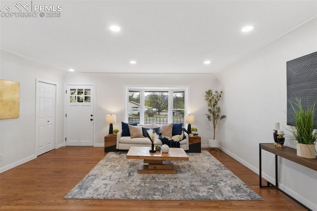 Image 15 of 46: Great Room