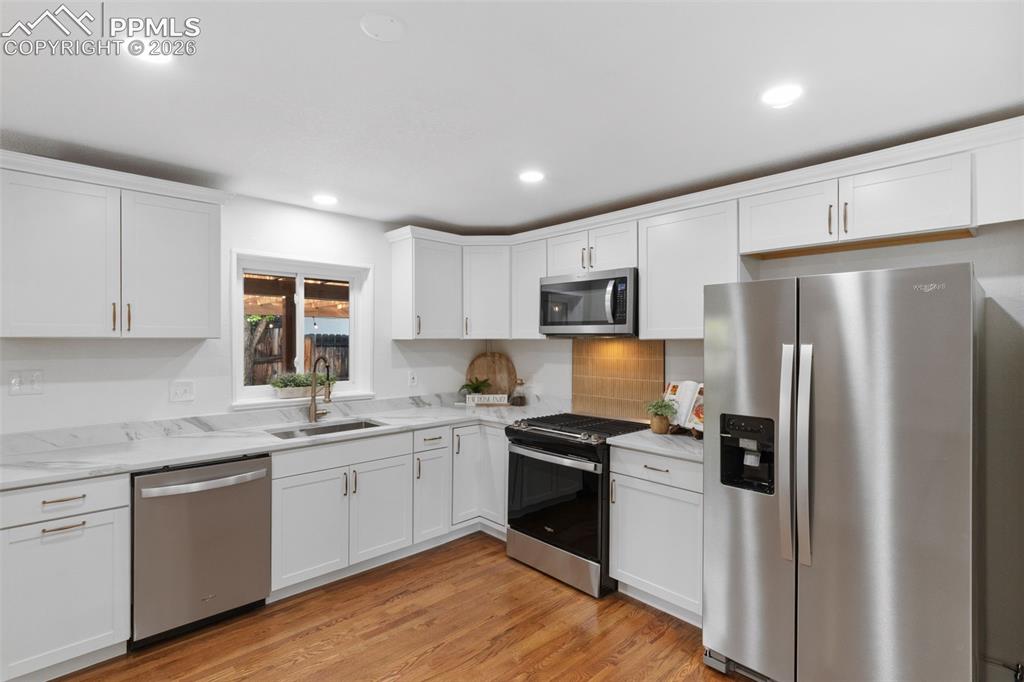 Image 18 of 46: Kitchen