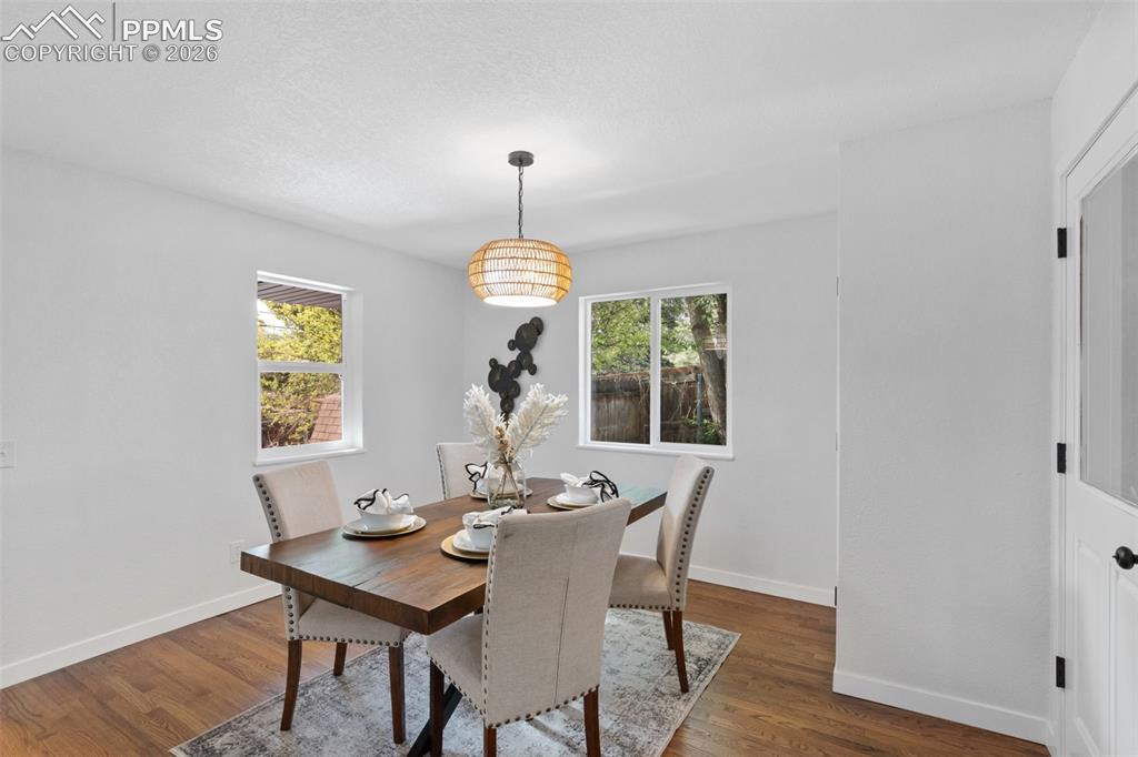 Image 23 of 46: Dining Area