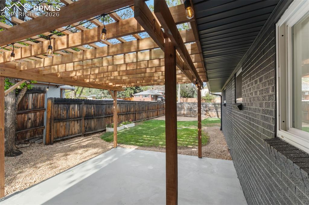 Image 43 of 46: Patio
