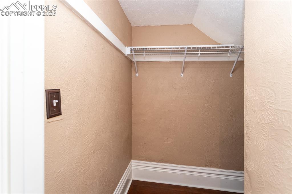 Image 23 of 50: Closet