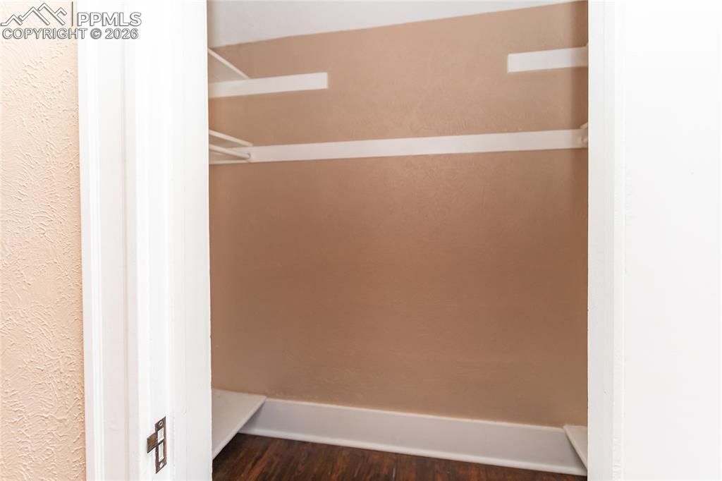 Image 35 of 50: Closet