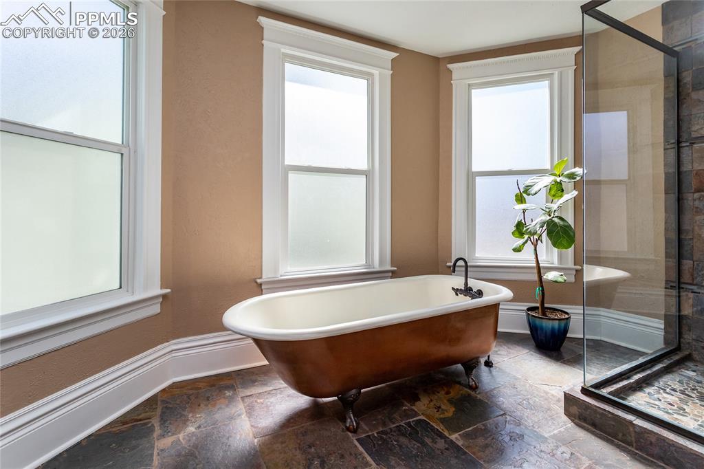 Image 44 of 50: Bathroom