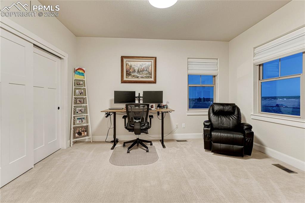 Image 12 of 50: Office