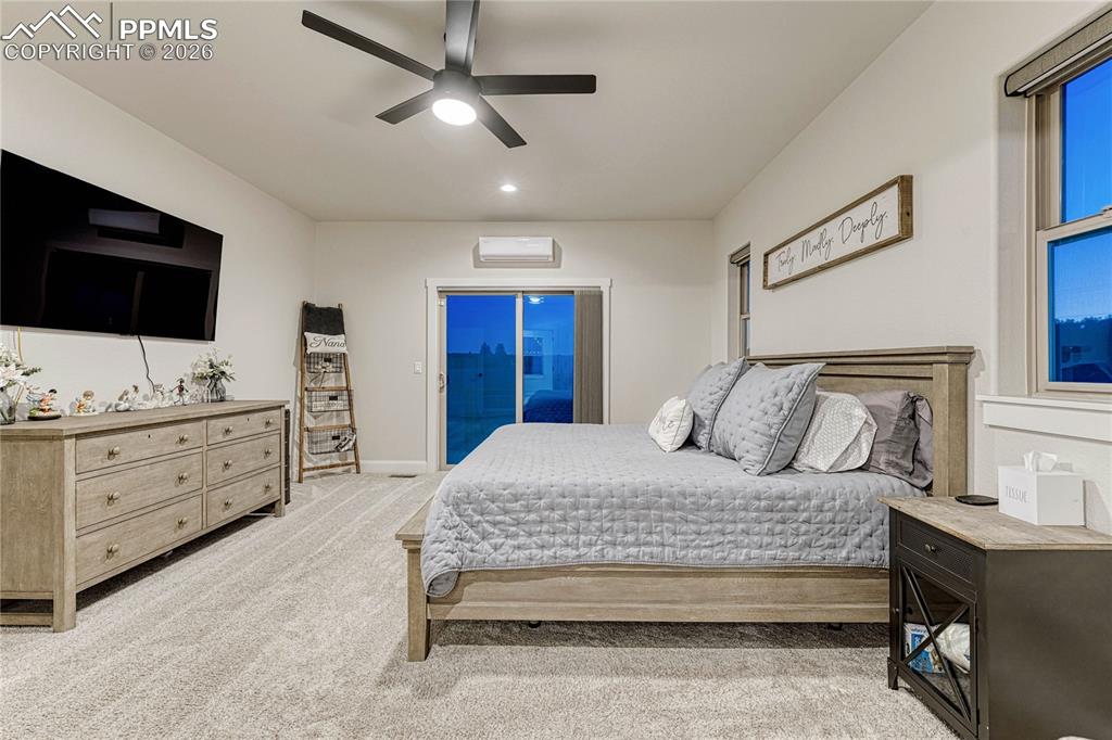 Image 18 of 50: Bedroom