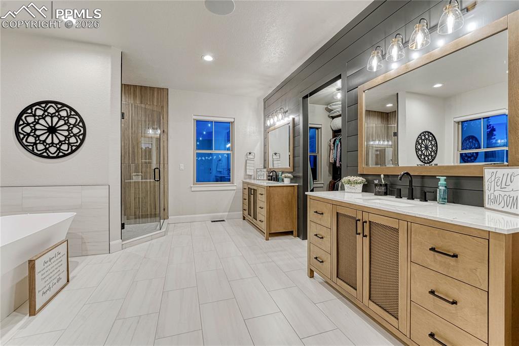 Image 20 of 50: Bathroom