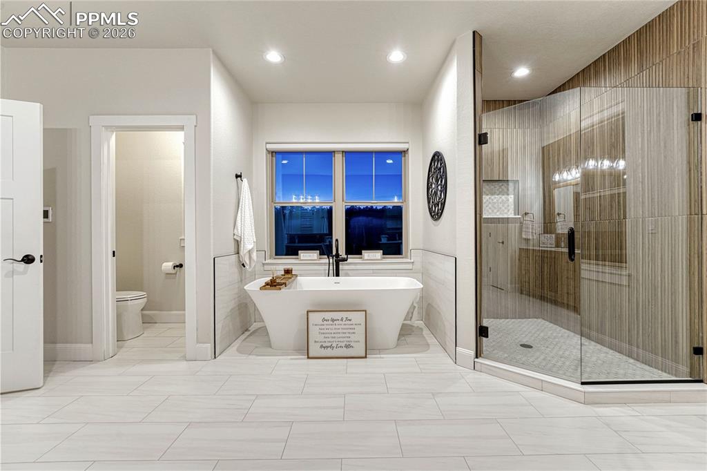 Image 22 of 50: Bathroom