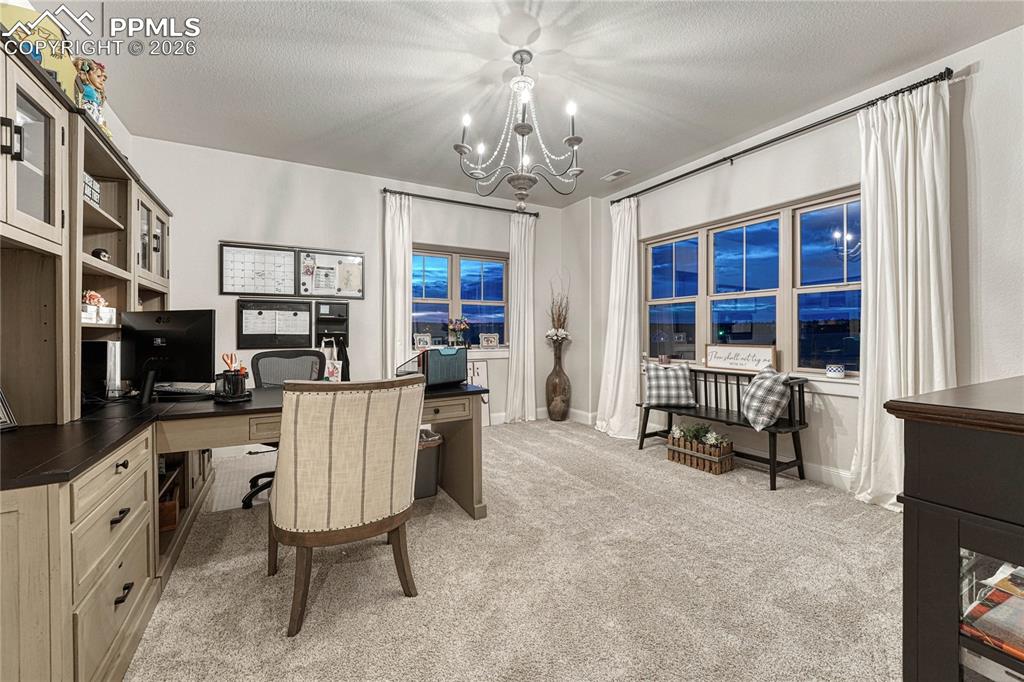 Image 28 of 50: Office