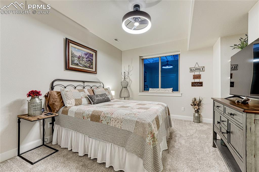 Image 36 of 50: Bedroom