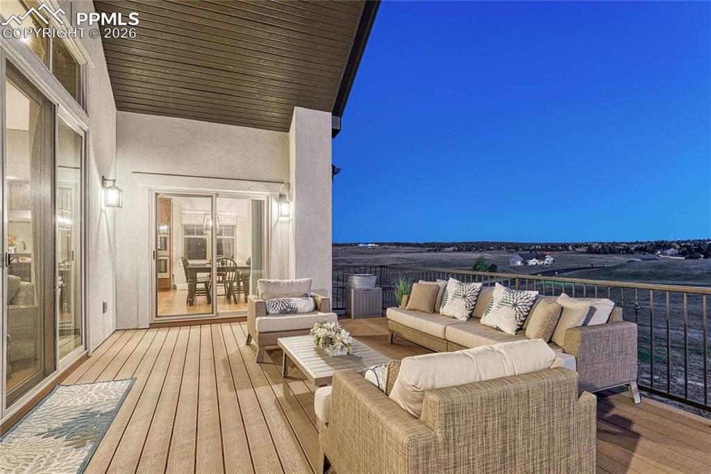 Image 39 of 50: Deck