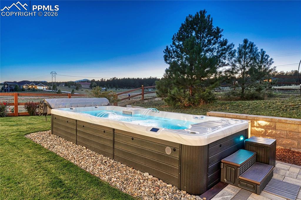 Image 40 of 50: Pool