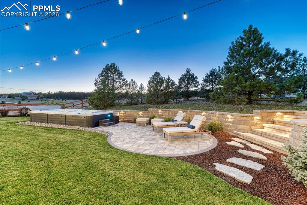 Image 42 of 50: Yard